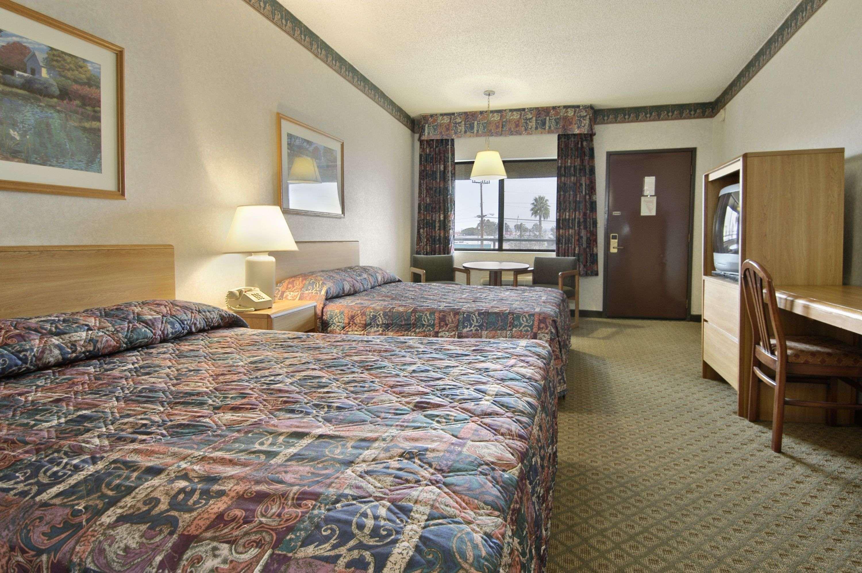 Travelodge By Wyndham Commerce Los Angeles Area Habitación foto